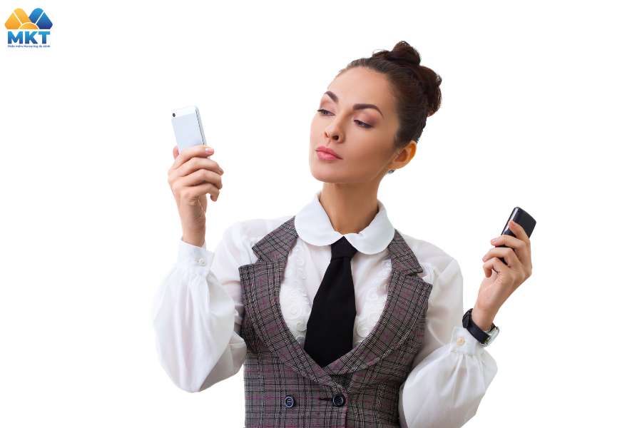 Content bán điện thoại để quay TikTok: So sánh 2 mẫu điện thoại Content bán điện thoại để quay TikTok: So sánh 2 mẫu điện thoại